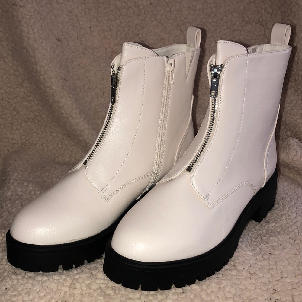 NWOT New York & Company Allie Boot Size 10